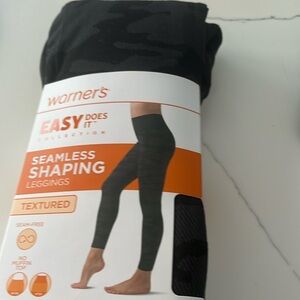 Warner’s Easy Does It Seamless Shaping Camouflage Leggings S / M Black Camo New